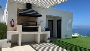 Deluxe oceanfront apartment