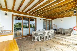 Bougainvillea and Mistico Beach Club plus Boat Shuttle