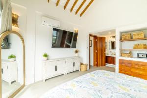 Bougainvillea and Mistico Beach Club plus Boat Shuttle