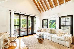 Coral Reef Villa and Mistico Beach Club plus Boat Shuttle