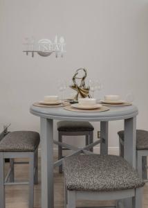 Cozy Golf Condo with 3 Pools, Gym and Just 15 Minutes to Airport