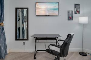 Cozy Golf Condo with 3 Pools, Gym and Just 15 Minutes to Airport