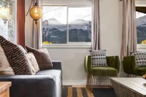 2BR Red Cedar Lodge near Banff with Mountain Views