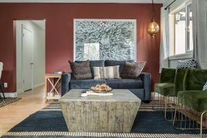 2BR Red Cedar Lodge near Banff with Mountain Views