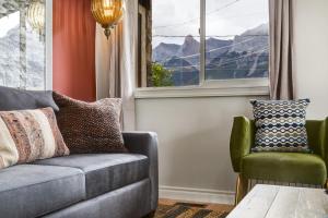 2BR Red Cedar Lodge near Banff with Mountain Views