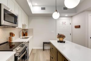 Bright & Homey Haven w Hot Tub, Pool + Near Banff