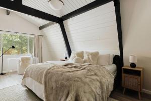 Rockspray Retreat, 4BR Walk to Bear MTN Slopes