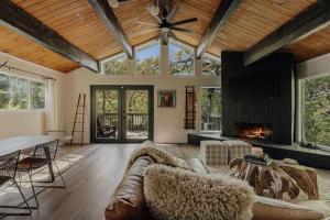 Rockspray Retreat, 4BR Walk to Bear MTN Slopes