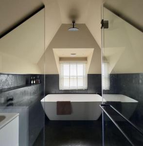 Luxury House Next To Chelsea and Battersea Park