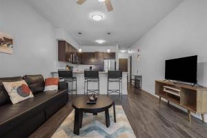 CozySuites Modern 2BR Nora Indianapolis #10