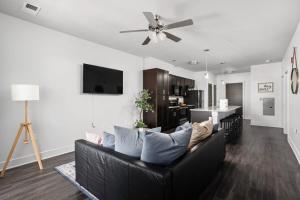 Cozysuites Spacious 2BR next to Whole Foods