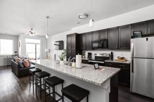 Cozysuites Spacious 2BR next to Whole Foods