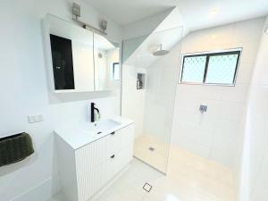 Spacious 3BR Noosa House - Beach & Dining Close Walk