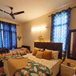 Exclusive Floor on Manali Expressway for Family