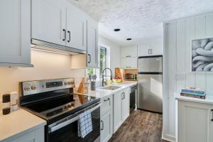 Dream Lakefront Escape + BeachSkiGolf near NYC