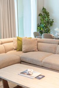 PVH - Ellington Beach House - Luxurious 1BR with Private Beach Access