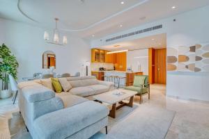 PVH - Ellington Beach House - Luxurious 1BR with Private Beach Access