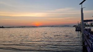 Perfect place Staycation 10 mins walk from beach