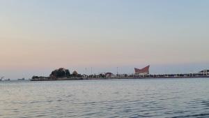 Perfect place Staycation 10 mins walk from beach