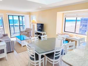 Tilghman Beach and Racquet Club 321