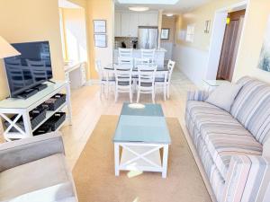 Tilghman Beach and Racquet Club 321