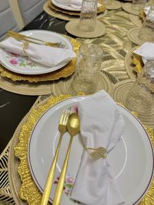 BLJ Homes - 2BR Entire Home with 2 Bathrooms, Kitchen, and Carpark