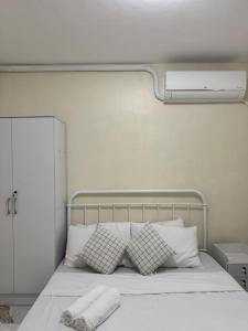 BLJ Homes - 2BR Entire Home with 2 Bathrooms, Kitchen, and Carpark