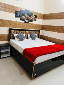 Shri Hit Ladli Kunj Nivas