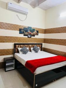 Shri Hit Ladli Kunj Nivas