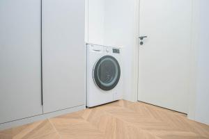 Coastal 1 bd apartment - Moments from the sea