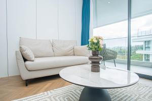 Coastal 1 bd apartment - Moments from the sea