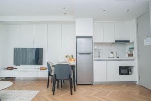 Coastal 1 bd apartment - Moments from the sea