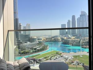 Stunning Burj Khalifa & Fountain Views - Luxury 2BR - 5 minutes walk to Dubai Mall