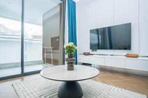 Coastal 1 bd apartment - Moments from the sea