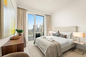 Luxe 2BR with Full Marina Views & Beach Access