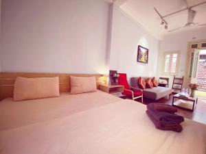 May - ORANGE with BALCONY