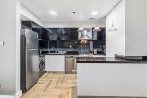 Free housekeeping visits during your stay - StayShort - Beautiful 1 Bed Apartment in Business Bay that Sleeps 4