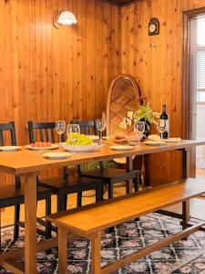 Seongsu Station Spacious 3BR House with 4 Beds