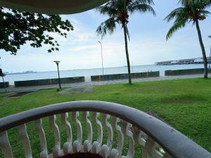 Beachfront Bliss with 3BR Sea View PD Glory Beach Resort