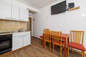 Apartments with A - C in Crikvenica 53905
