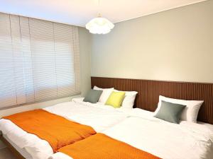 NEW #3Room4Bed #6People #free dryer, washing machine #Jongno #명동 #DDP #Hyehwa Station #Bukchon Hanok Village #Naksan Park #Family favorites #massage chair #hongdae