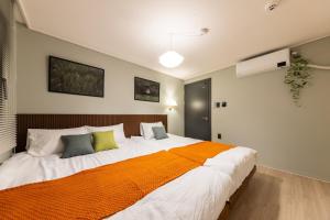 NEW #3Room4Bed #6People #free dryer, washing machine #Jongno #명동 #DDP #Hyehwa Station #Bukchon Hanok Village #Naksan Park #Family favorites #massage chair #hongdae