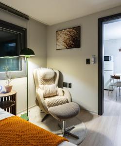 NEW #3Room4Bed #6People #free dryer, washing machine #Jongno #명동 #DDP #Hyehwa Station #Bukchon Hanok Village #Naksan Park #Family favorites #massage chair #hongdae