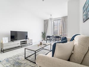 Charming City View w 1BDR Apartment In Noura Tower