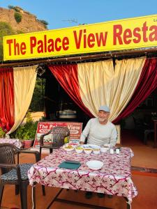 The Palace View Homestay & Restaurant