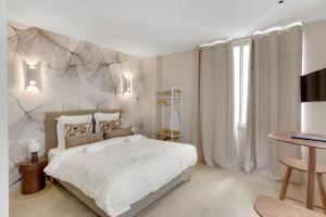 Bright and cozy air-conditioned studio