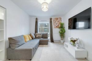 Comfortable 1-Bedroom Apartment Near Station - Business & Leisure Friendly