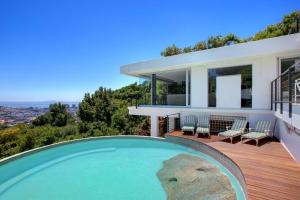At Altitude - Cape Town, Large home, Pool, Beautiful Views