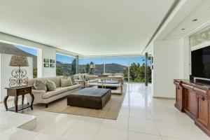 At Altitude - Cape Town, Large home, Pool, Beautiful Views