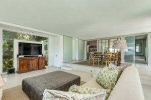 At Altitude - Cape Town, Large home, Pool, Beautiful Views